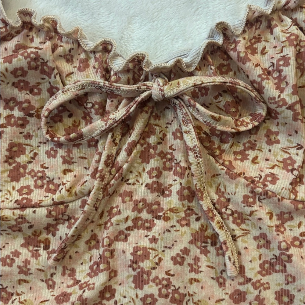 Shein Classic Women’s Ditsy Floral TrimKnot Front Ribbed Crop Top NWOT Size M - Picture 2 of 5
